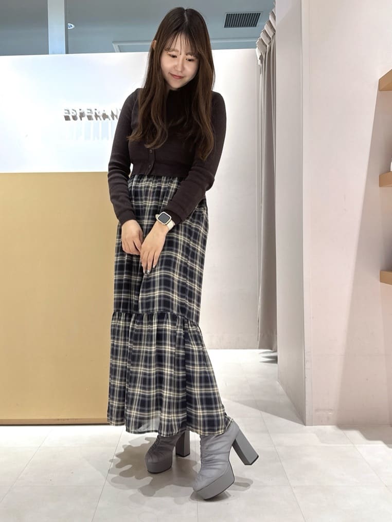 neinaさんの「ESPERANZA｜【ラク盛り／ショートブーツ】リピーター続出／脚長美脚 厚底シャーリングブーツ」を使ったコーディネート