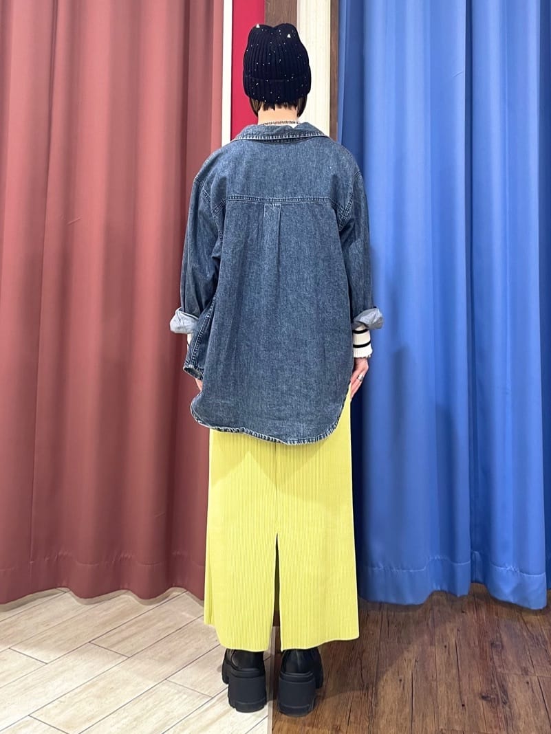るるさんの「SHOO･LA･RUE｜【高レビュー/2点セット】着るだけでコーデが決まる フェザーニットベスト&times;リブニット」を使ったコーディネート