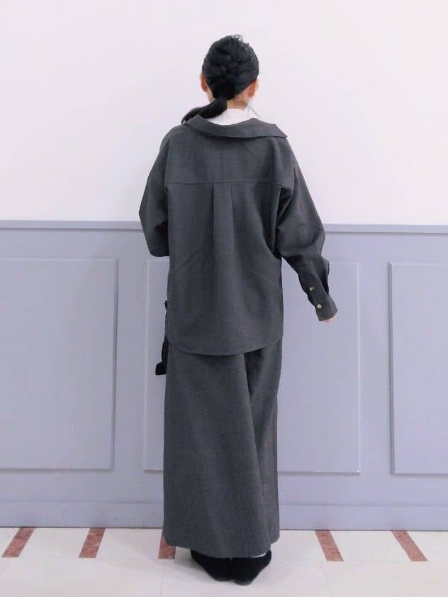 コマさんの「grove｜【カセット服/選べる着丈】洗濯機で洗えるオーバーシャツ」を使ったコーディネート