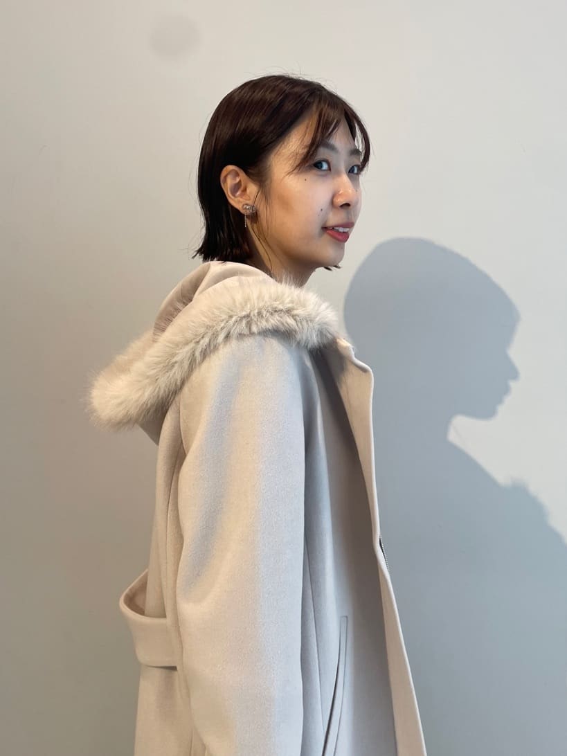 abeさんの「Couture brooch｜【大人可愛い・フード取り外し可能】フードフェイクファー ハーフ丈コート」を使ったコーディネート