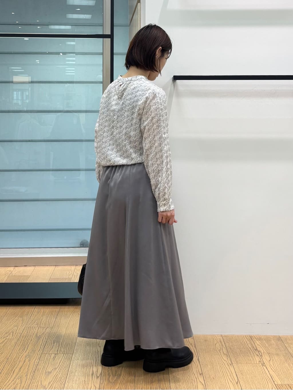 asamiさんの「INDIVI｜【UVケア／セットアップ可能】スエード調サテンスカート」を使ったコーディネート