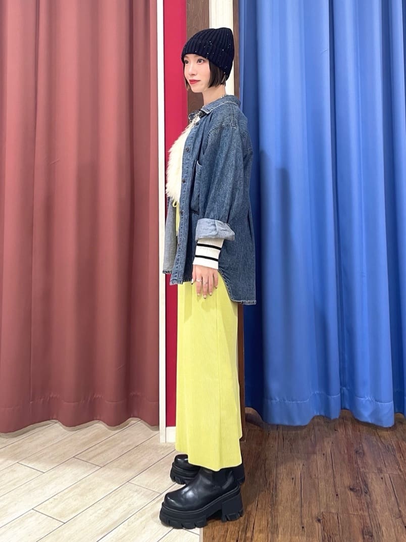 るるさんの「SHOO･LA･RUE｜【高レビュー/2点セット】着るだけでコーデが決まる フェザーニットベスト&times;リブニット」を使ったコーディネート