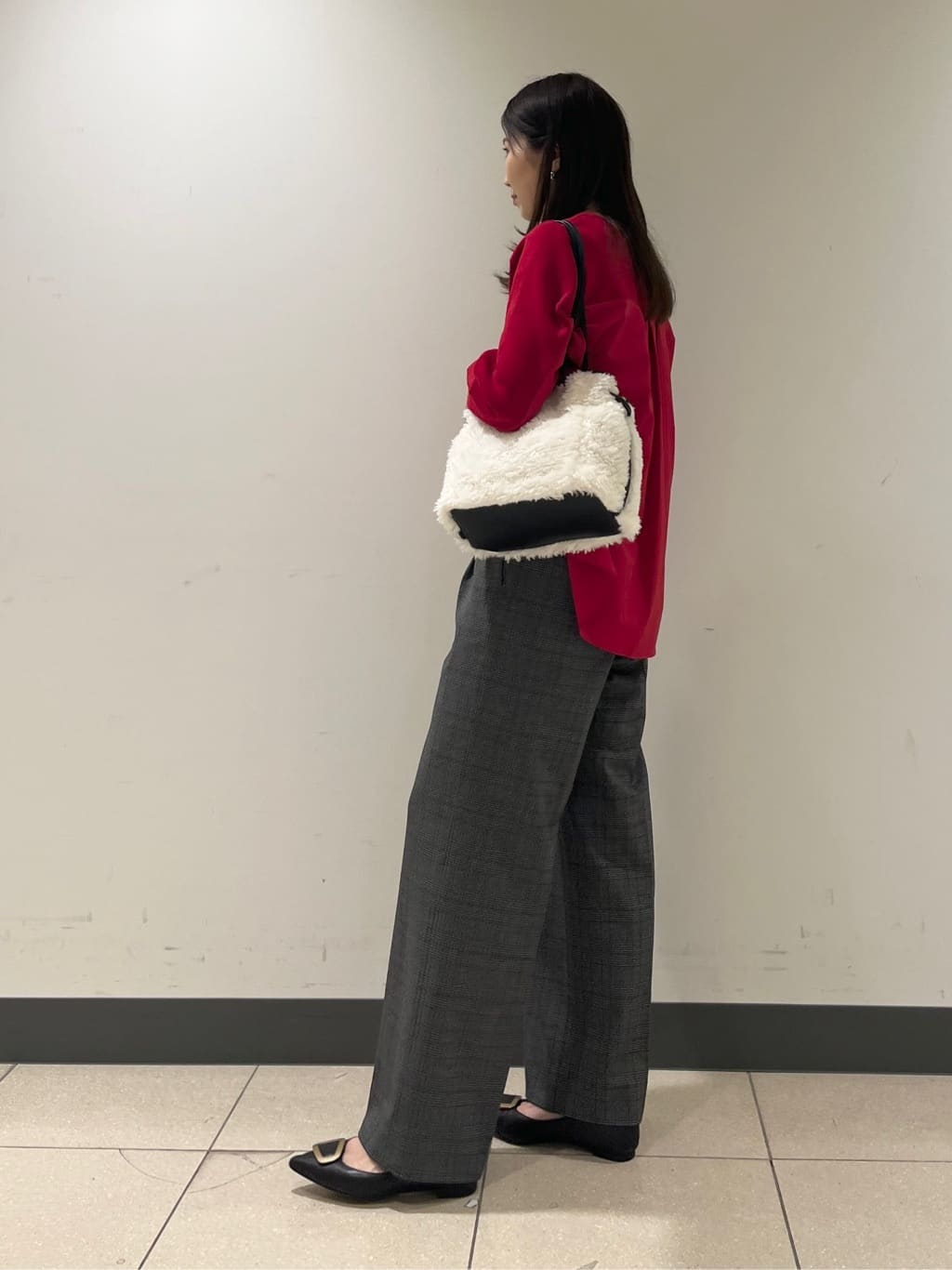 shokoさんの「INDIVI｜【洗える／選べる8色】トーンアップニット」を使ったコーディネート
