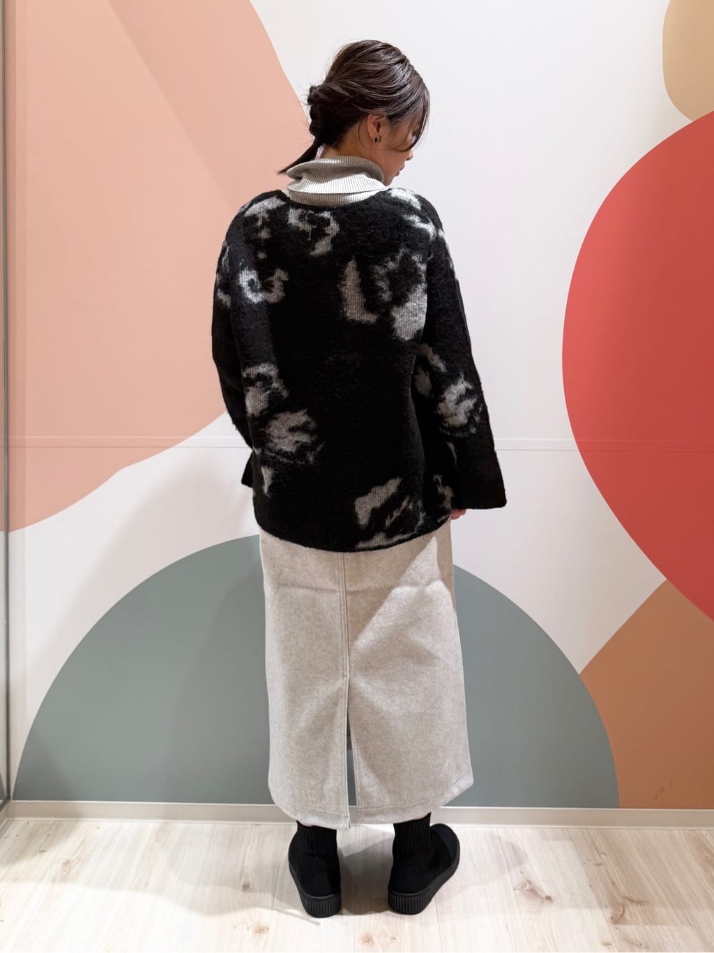 長女さんの「SHOO･LA･RUE｜羽織るだけでスタイリングの主役に 起毛柄カーディガン」を使ったコーディネート