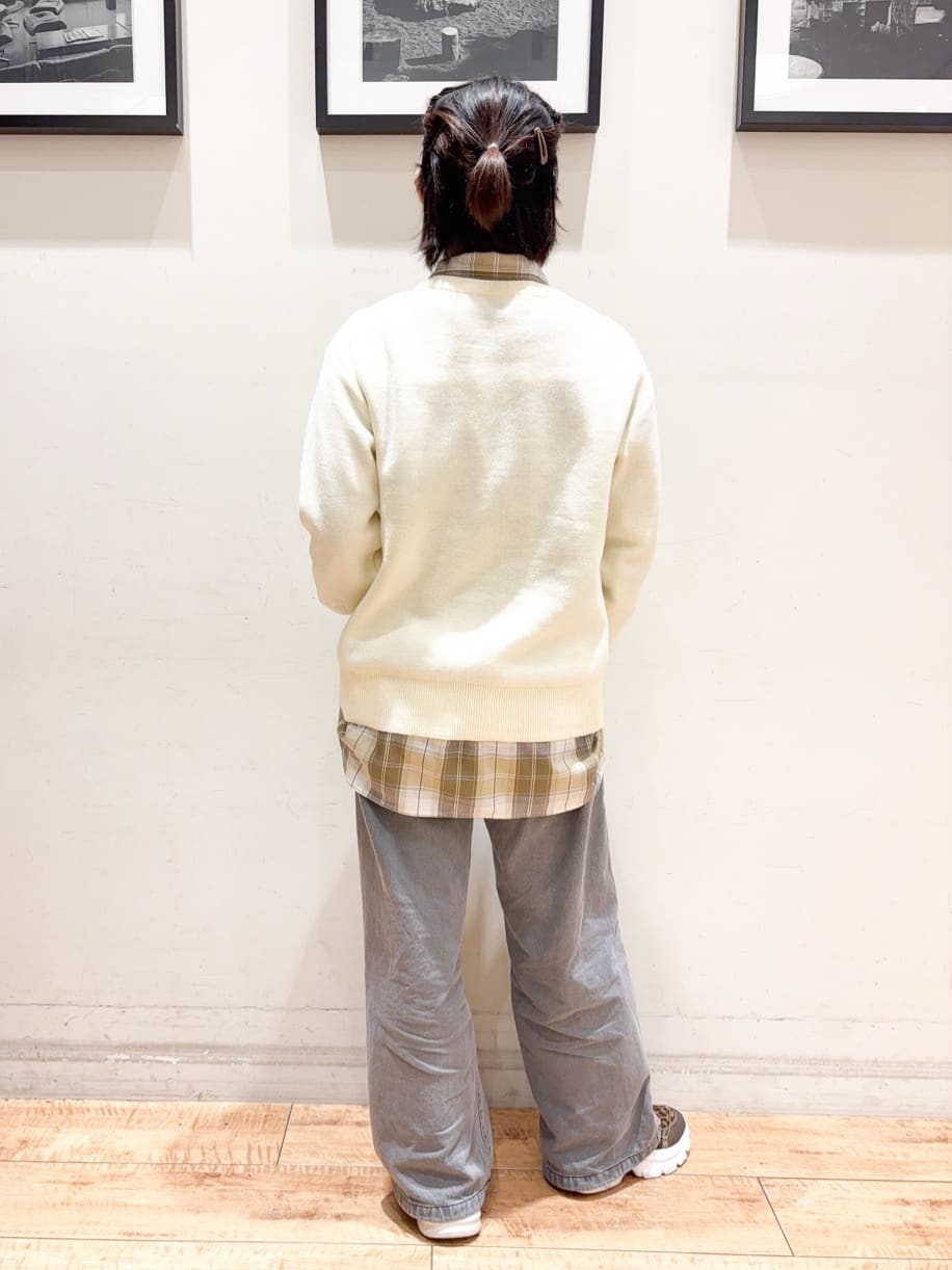 かふぇもか。さんの「SHOO･LA･RUE｜【洗濯機可/ちくちくしにくい】大人のための スウェットライク刺繍ロゴニット」を使ったコーディネート