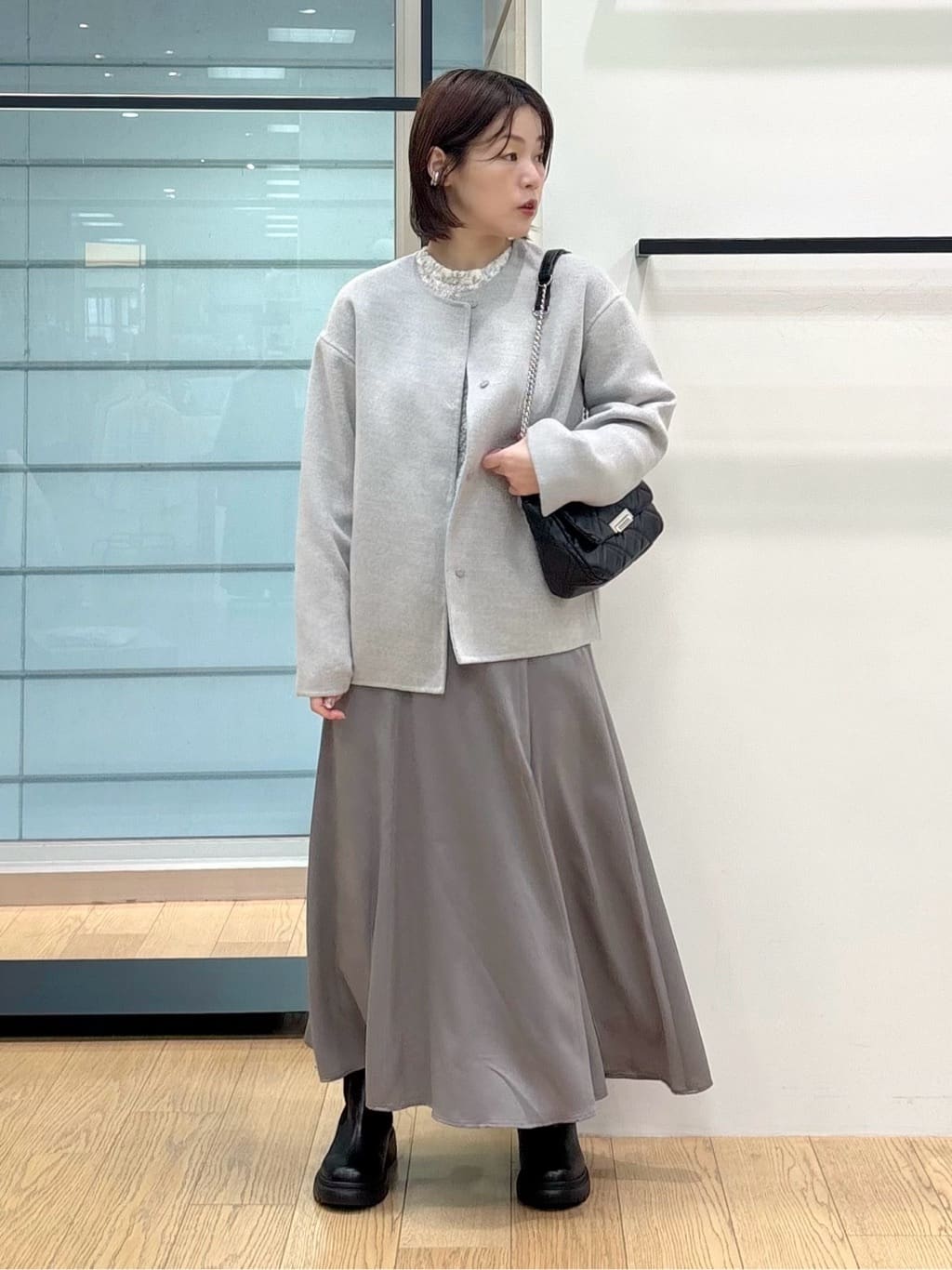 asamiさんの「INDIVI｜【UVケア／セットアップ可能】スエード調サテンスカート」を使ったコーディネート