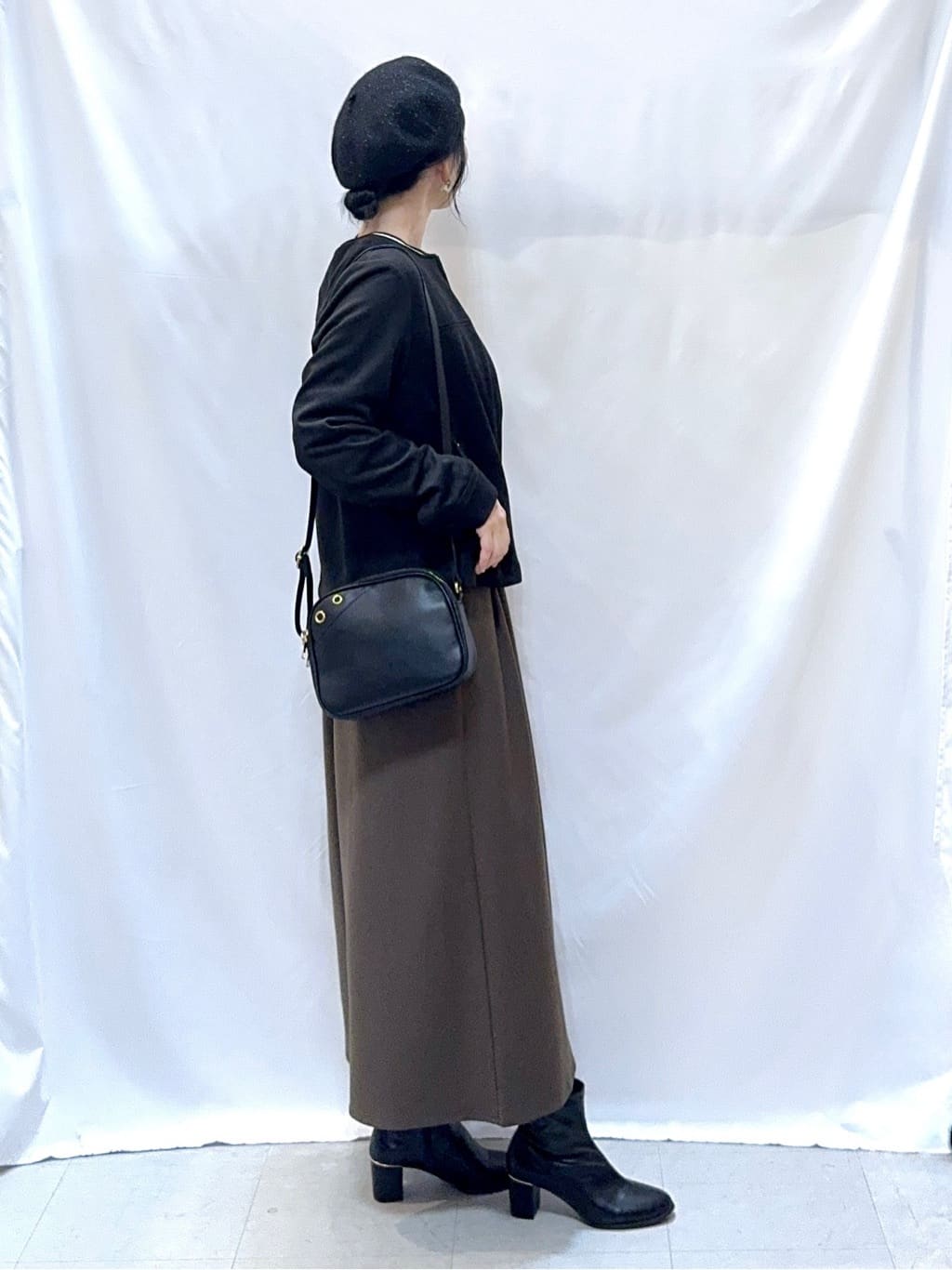 𝐇𝐢𝐫𝐨𝐦𝐢さんの「SHOO･LA･RUE｜【S-LL/2点セット】脚のラインを拾いにくい ベルト付きタックスカーチョパンツ」を使ったコーディネート