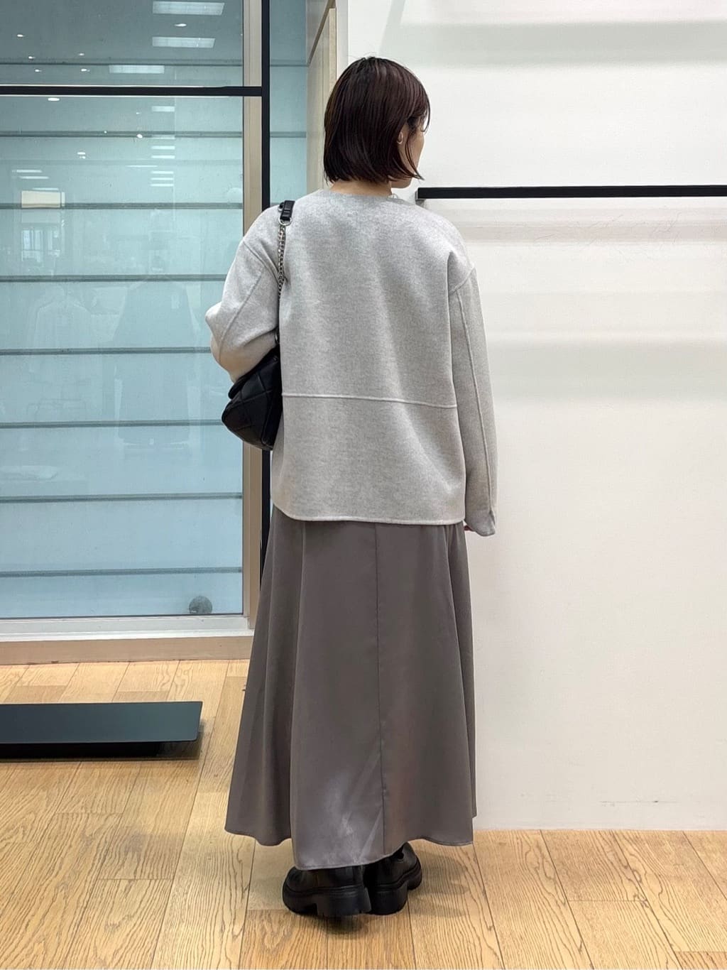 asamiさんの「INDIVI｜【UVケア／セットアップ可能】スエード調サテンスカート」を使ったコーディネート