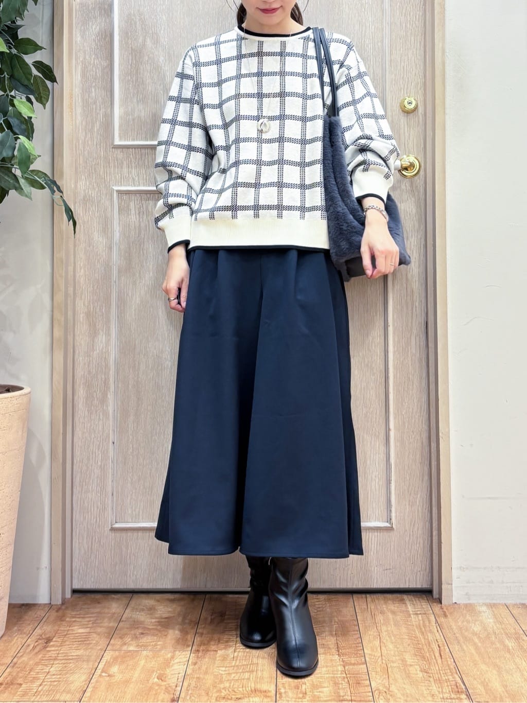 なみさんの「SHOO･LA･RUE｜【S-LL/2点セット】脚のラインを拾いにくい ベルト付きタックスカーチョパンツ」を使ったコーディネート