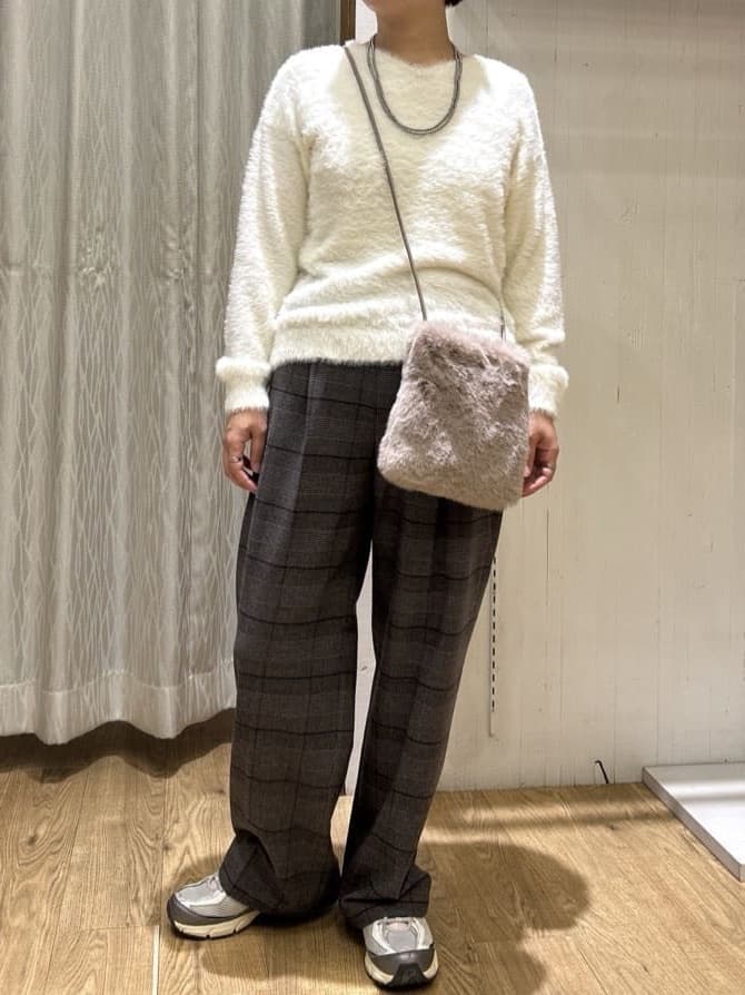 ga_riさんの「THE SHOP TK｜【華やかで柔らか】ふわふわフェザーニット/洗える・前後2WAY」を使ったコーディネート