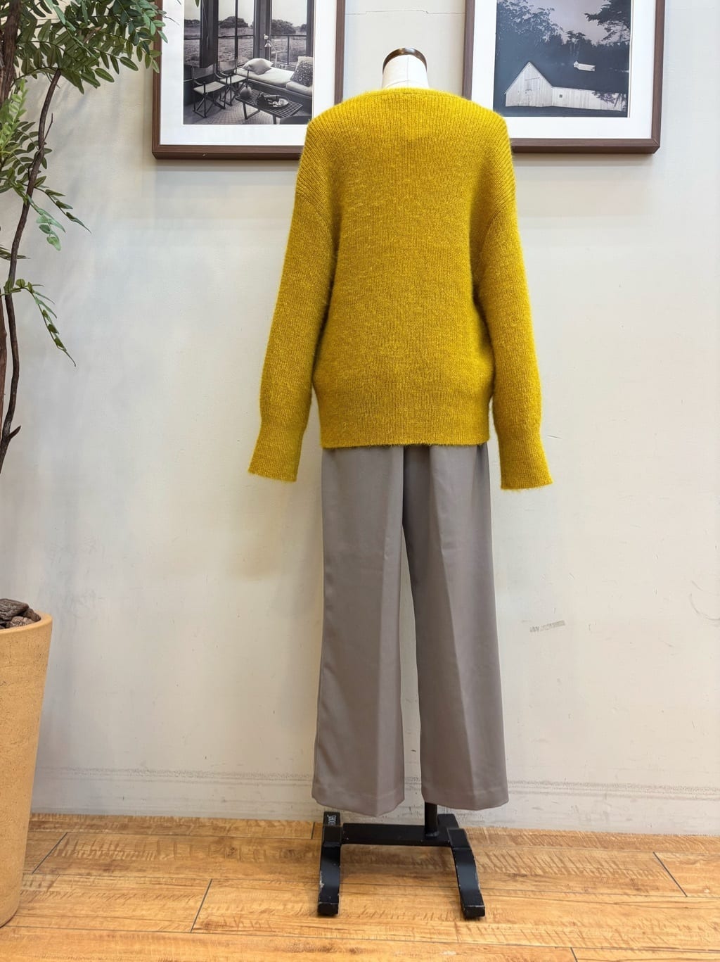maiさんの「SHOO･LA･RUE｜【洗濯機可/S-LL/高レビュー】上品シルエットで美しい イージーワイドパンツ」を使ったコーディネート
