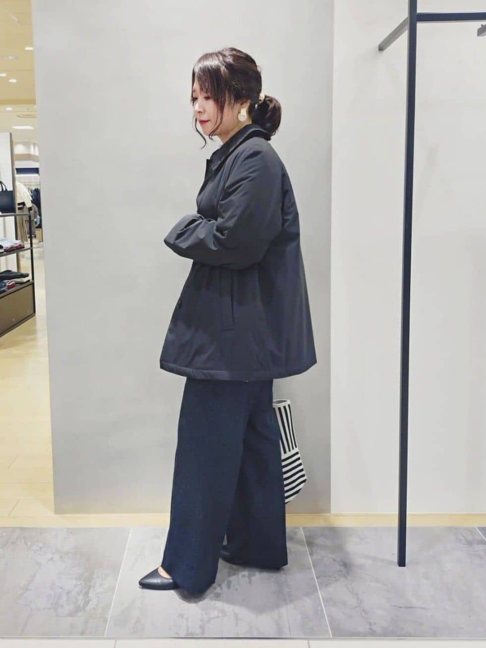 TOMOMIさんの「INDIVI｜【褒められパンツ/ウール調素材】ラメ混ワイドパンツ」を使ったコーディネート