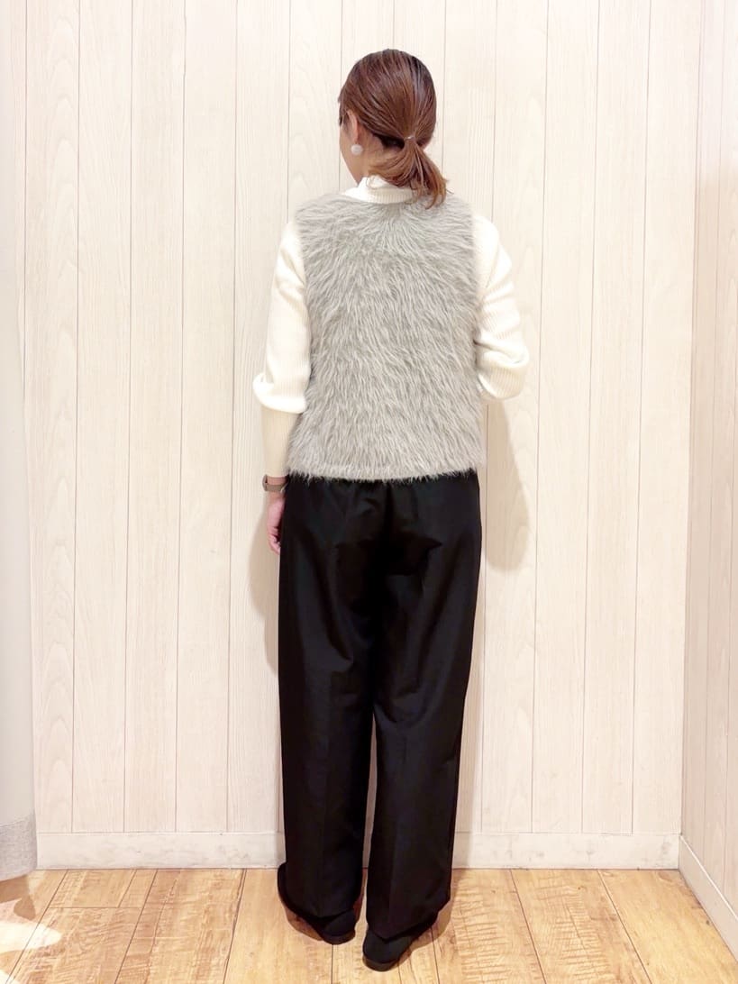 あいこさんの「SHOO･LA･RUE｜【洗濯機可/S-LL】すっきり上品きれい見え タックワイドパンツ」を使ったコーディネート