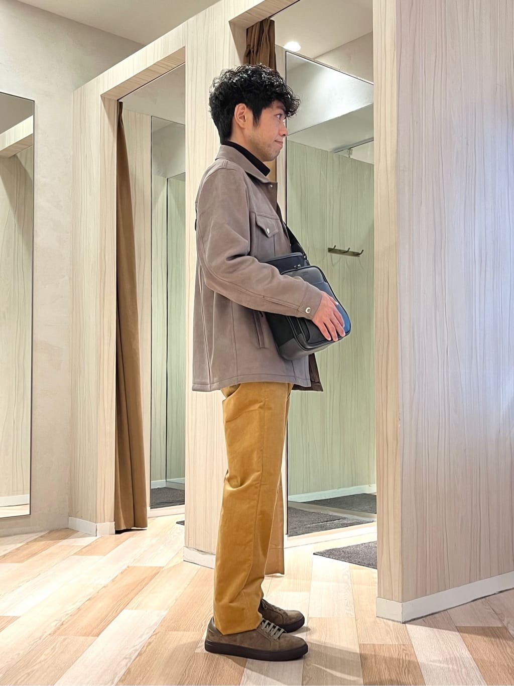 URAさんの「TAKEO KIKUCHI｜アンチピリング タートルネック ニット」を使ったコーディネート