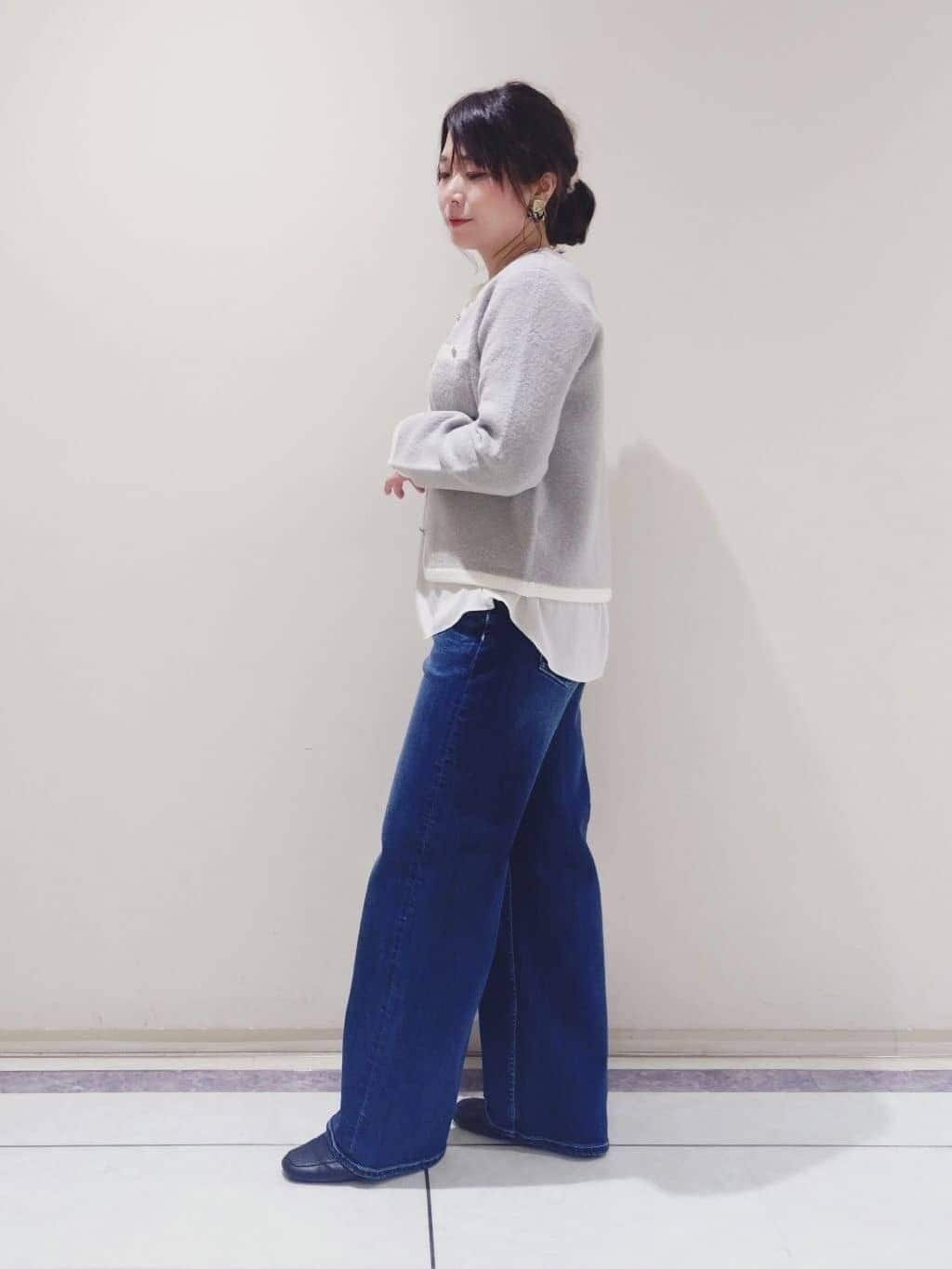 TOMOMIさんの「INDIVI｜【セットアップ可能】スエード調サテンブラウス」を使ったコーディネート