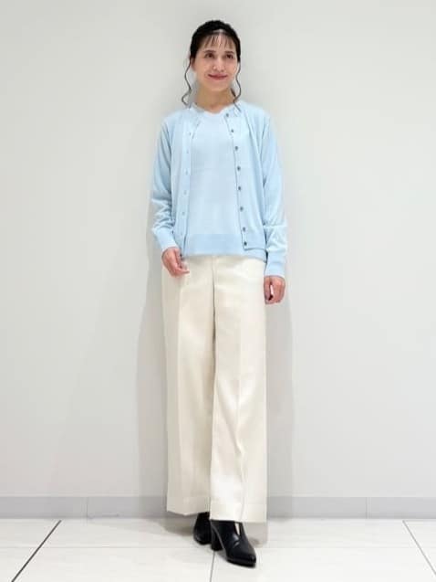 kayoさんの「INDIVI｜【洗える／毛玉になりにくい】エクストラファインウール Vネックニット」を使ったコーディネート
