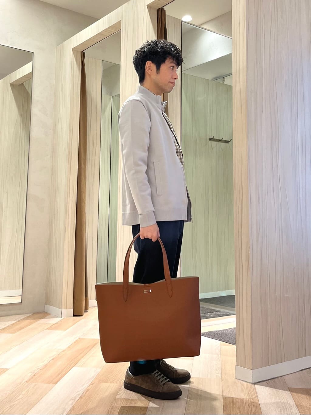 URAさんの「TAKEO KIKUCHI｜アンチピリング ジップアップ ニット」を使ったコーディネート
