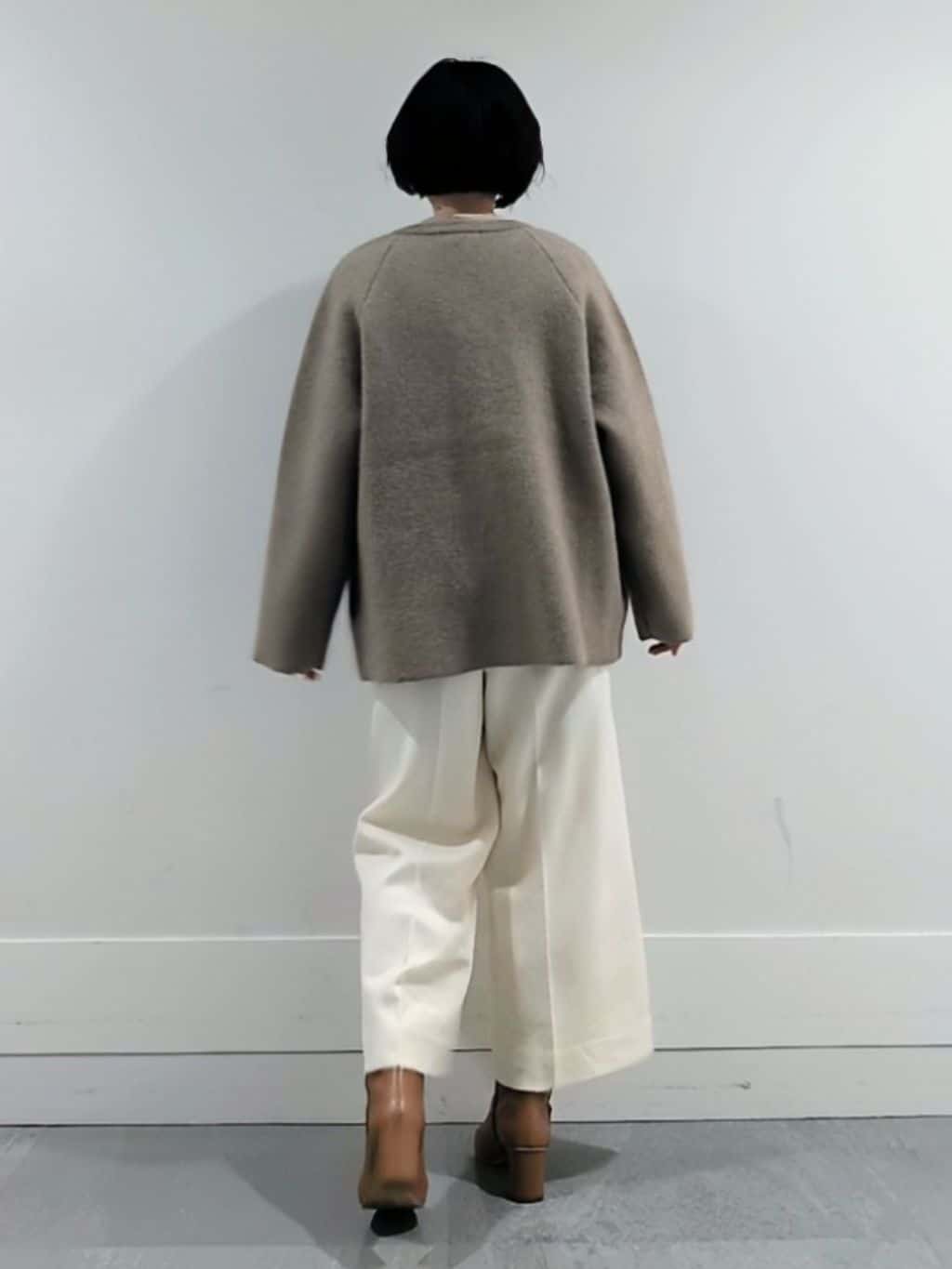 ミズタさんの「UNTITLED｜【ウール100%/ウエスト後ろゴム】 クロップドワイドパンツ」を使ったコーディネート