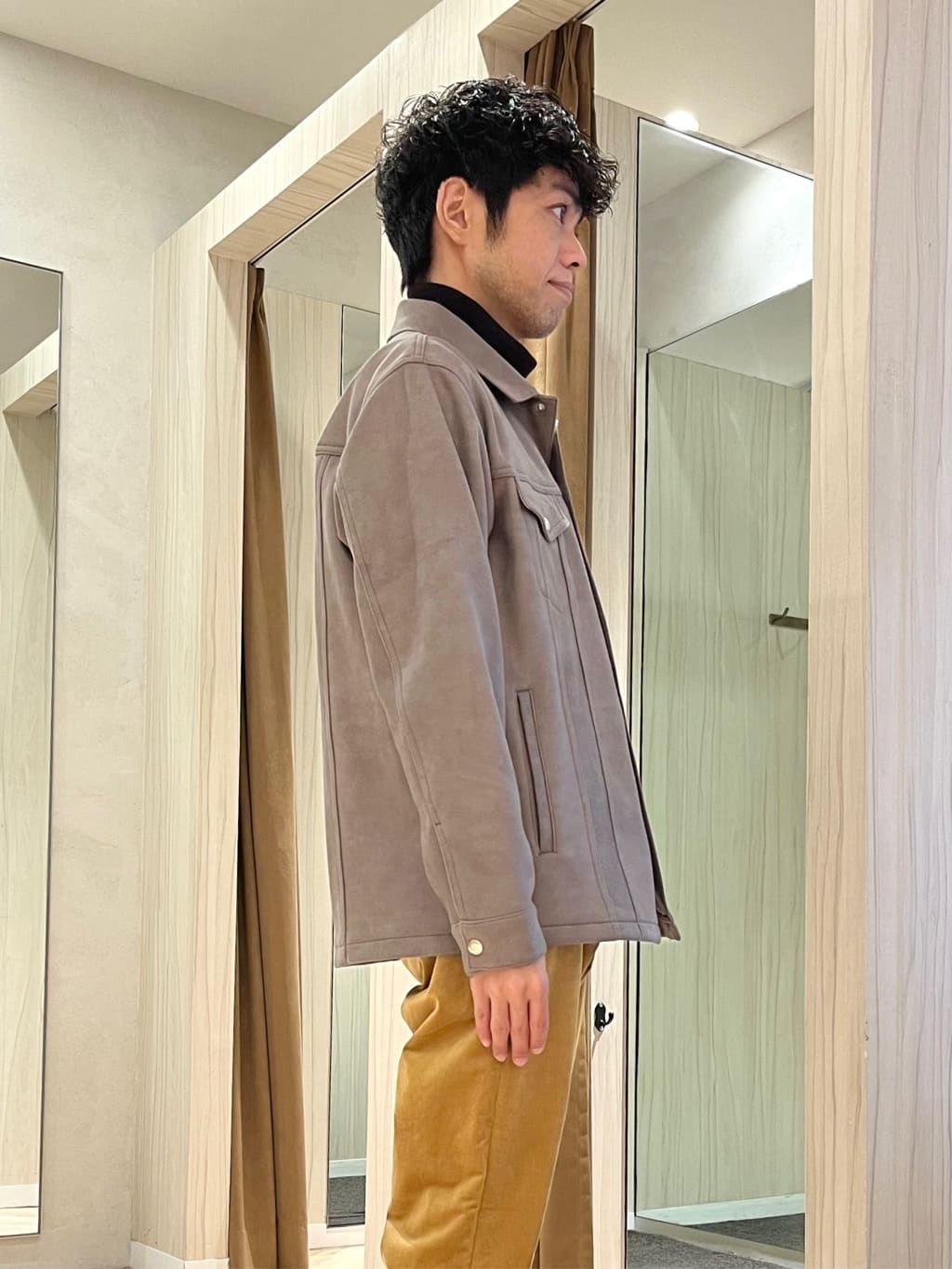 URAさんの「TAKEO KIKUCHI｜アンチピリング タートルネック ニット」を使ったコーディネート