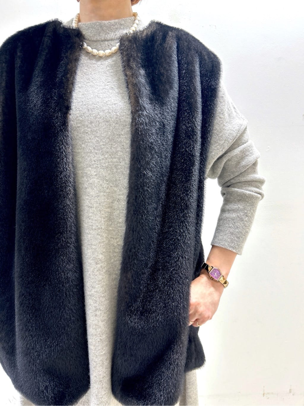 hacoさんの「UNTITLED｜【ロング丈/ゆったりシルエット】テントライン ニットワンピース」を使ったコーディネート