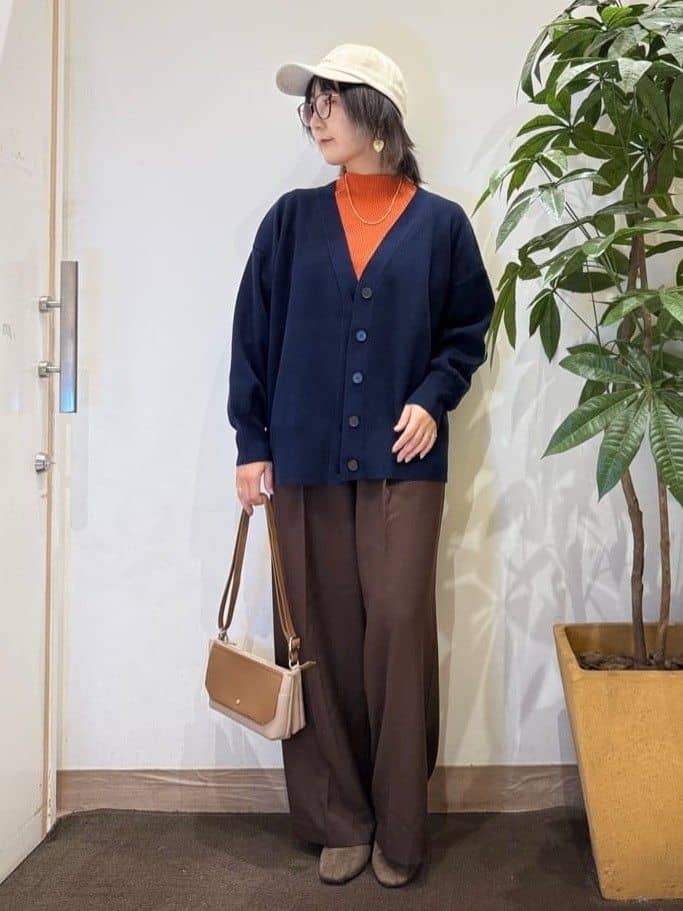 misakiさんの「SHOO･LA･RUE｜【洗濯機可/S-LL/セットアップ可】脚のラインをきれいに魅せる センタープレスワイドパンツ」を使ったコーディネート