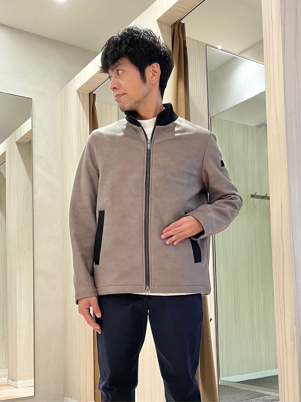 URAさんの「TAKEO KIKUCHI｜【JUST ONE LAYER】ダウンファブリック ジップアップ フード ブルゾン」を使ったコーディネート