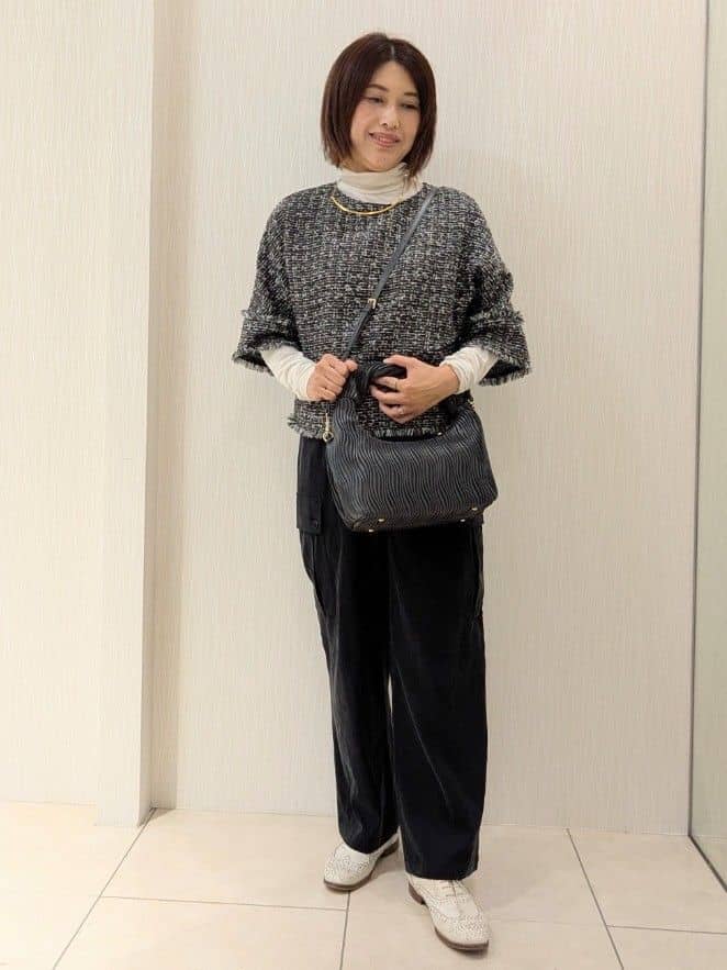 u-macoさんの「UNTITLED｜【きれいめ／体型カバー】ツイードドルマントップス」を使ったコーディネート