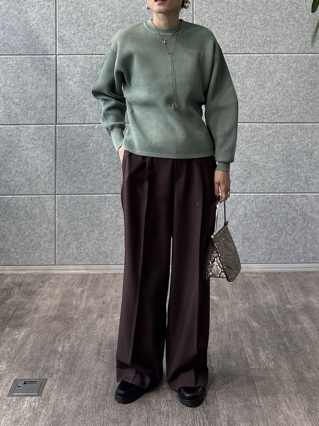 kotakiさんの「INDIVI｜Comfy SET UP｜イージーストレートワイドパンツ【セットアップ対応／通勤/カセット服】」を使ったコーディネート