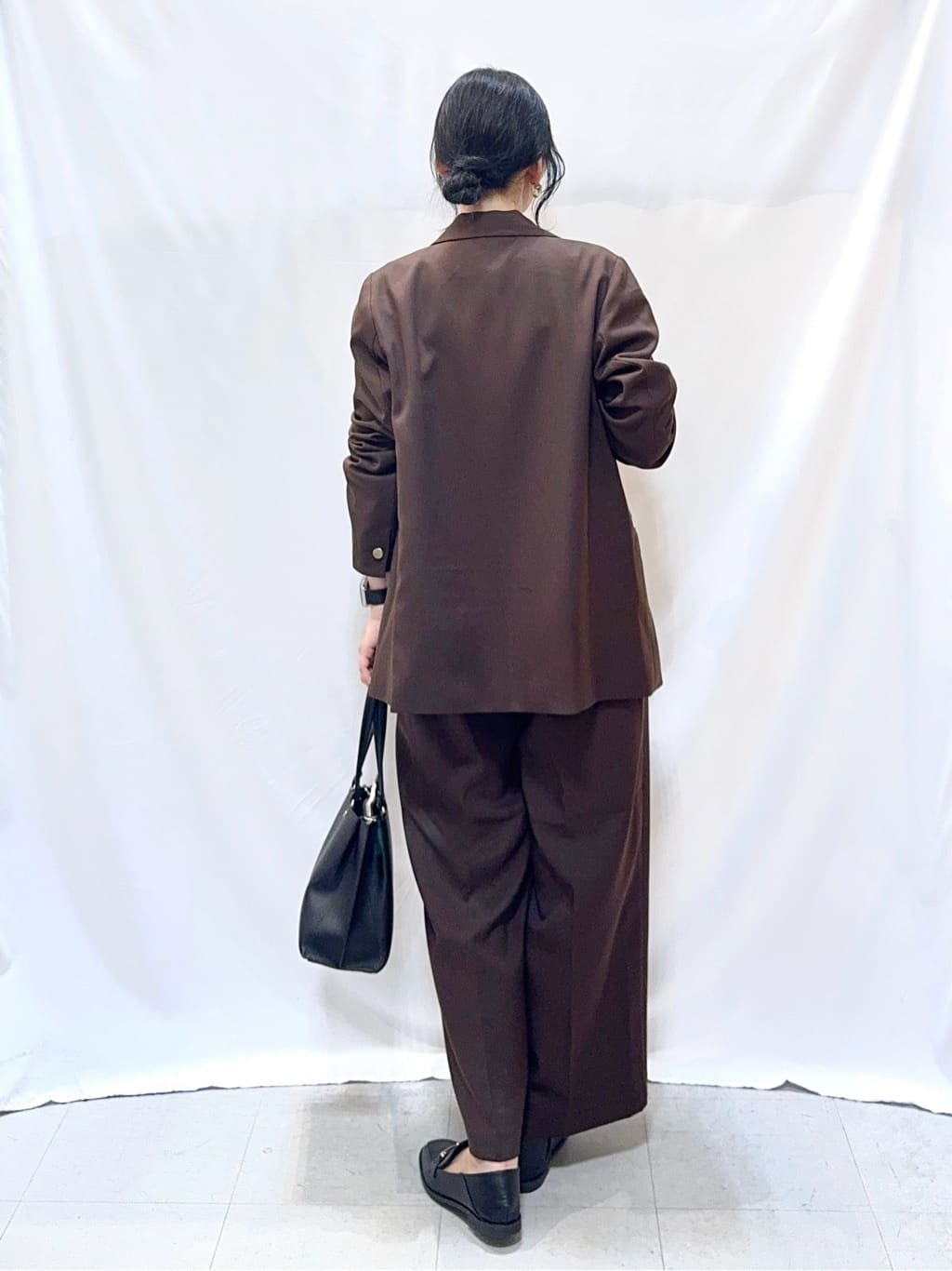 𝐇𝐢𝐫𝐨𝐦𝐢さんの「SHOO･LA･RUE｜【S-LL】キャンディースリーブが女性らしい マルチストライプブラウス」を使ったコーディネート