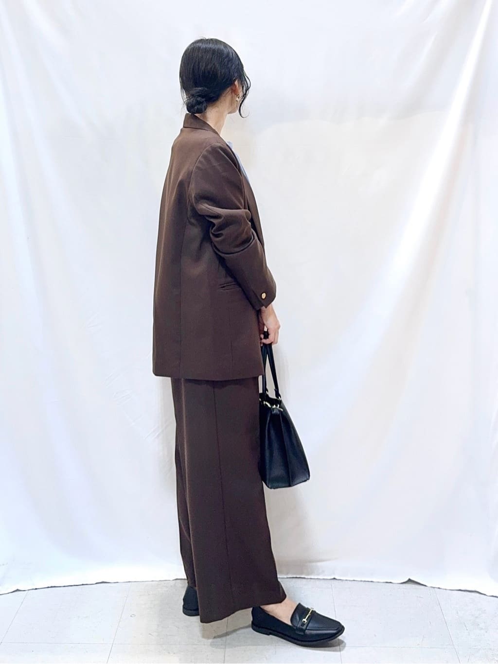 𝐇𝐢𝐫𝐨𝐦𝐢さんの「SHOO･LA･RUE｜【S-LL】キャンディースリーブが女性らしい マルチストライプブラウス」を使ったコーディネート