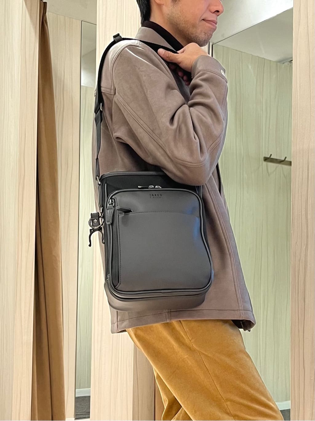 URAさんの「TAKEO KIKUCHI｜アンチピリング タートルネック ニット」を使ったコーディネート