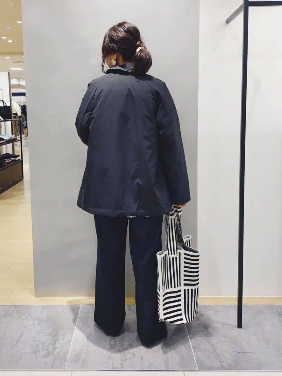 TOMOMIさんの「INDIVI｜【褒められパンツ/ウール調素材】ラメ混ワイドパンツ」を使ったコーディネート