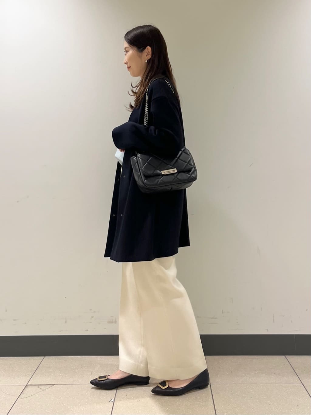 shokoさんの「INDIVI｜【ウール混ラメ素材】Vネック煌めきニット」を使ったコーディネート