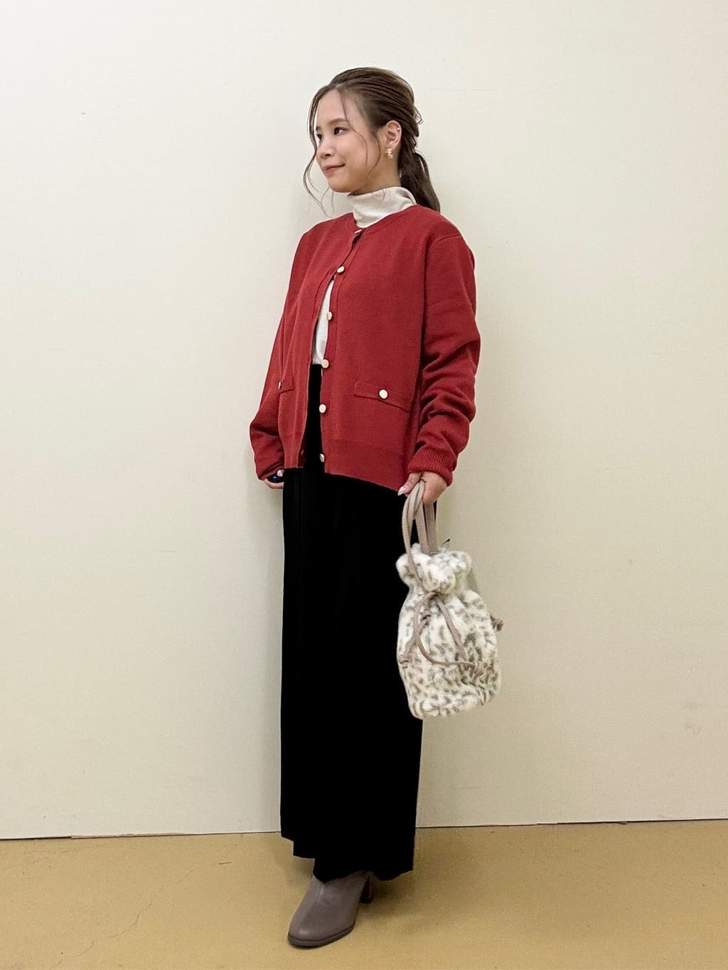 shioさんの「SHOO･LA･RUE｜【着丈選べる/S-LL】スタイルアップが叶う ベルト付きワイドパンツ」を使ったコーディネート