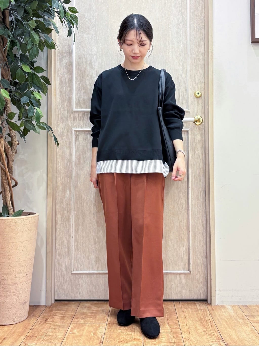 なみさんの「SHOO･LA･RUE｜【洗濯機可/S-LL/高レビュー】上品シルエットで美しい イージーワイドパンツ」を使ったコーディネート