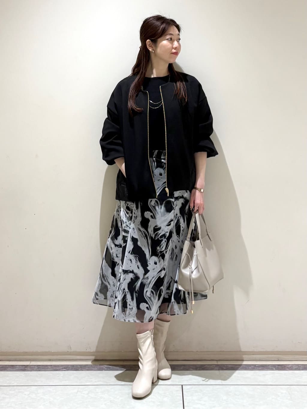 sakiさんの「COUP DE CHANCE｜【手洗い可／日本製】フラワー柄プリントスカート」を使ったコーディネート
