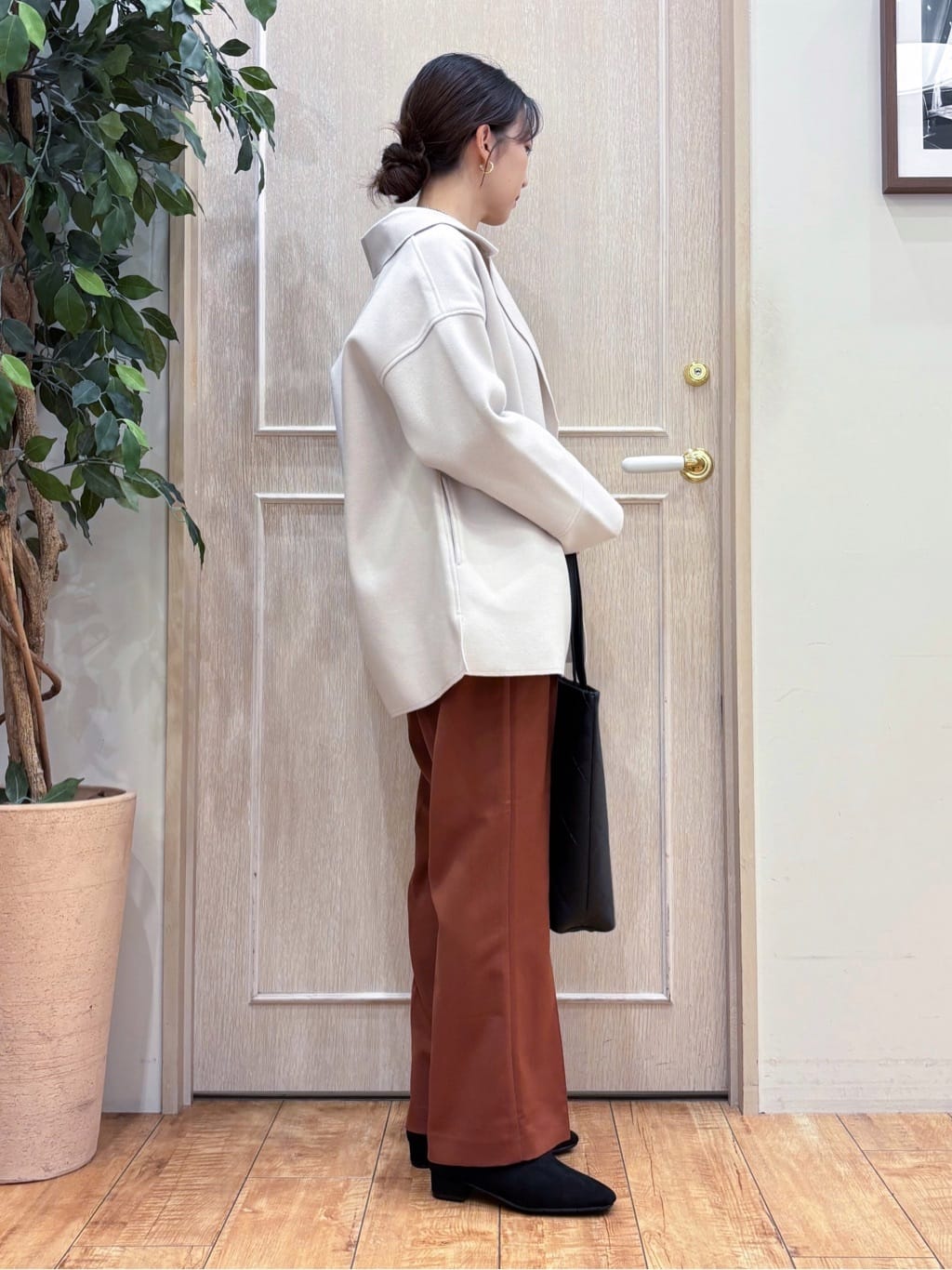 なみさんの「SHOO･LA･RUE｜【洗濯機可/S-LL/高レビュー】上品シルエットで美しい イージーワイドパンツ」を使ったコーディネート