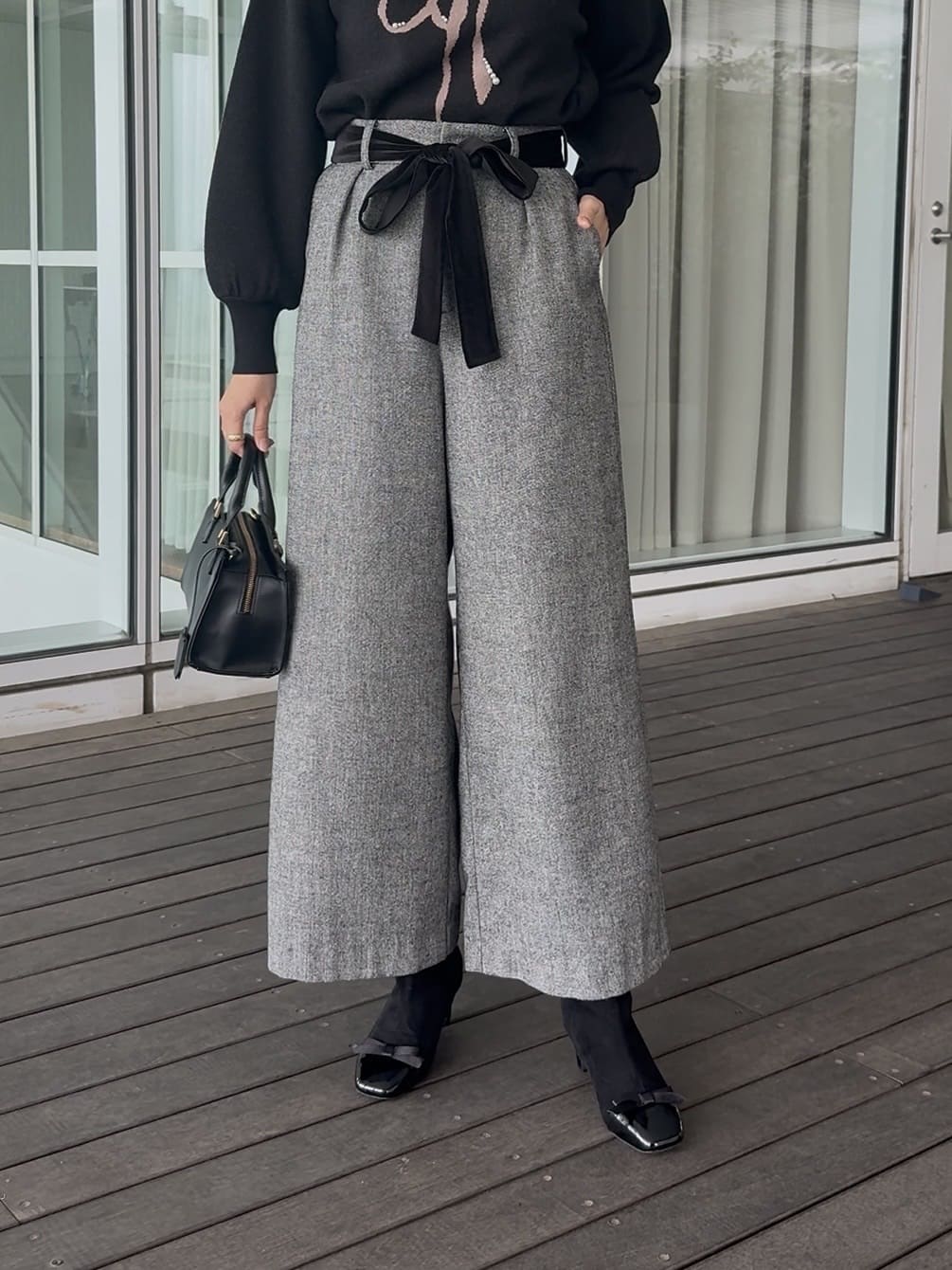 teiさんの「Couture brooch｜【上品華やか・通勤】ラメツイード ワイドパンツ」を使ったコーディネート