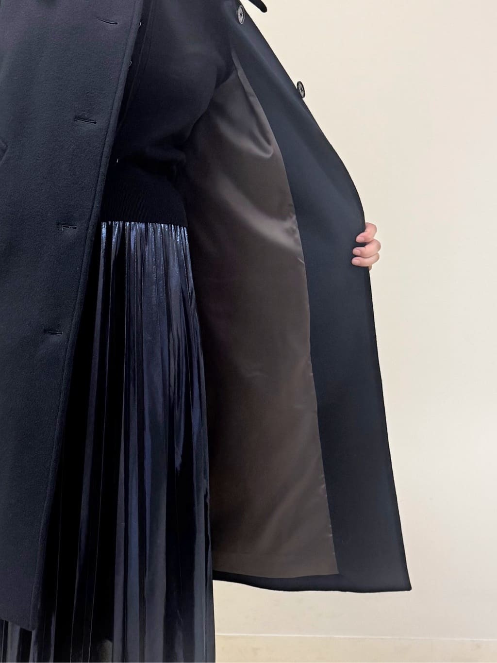 なかもとあきさんの「DRESSTERIOR｜◆【洗える/ストレッチ性/オンオフ】箔プリントプリーツスカート」を使ったコーディネート