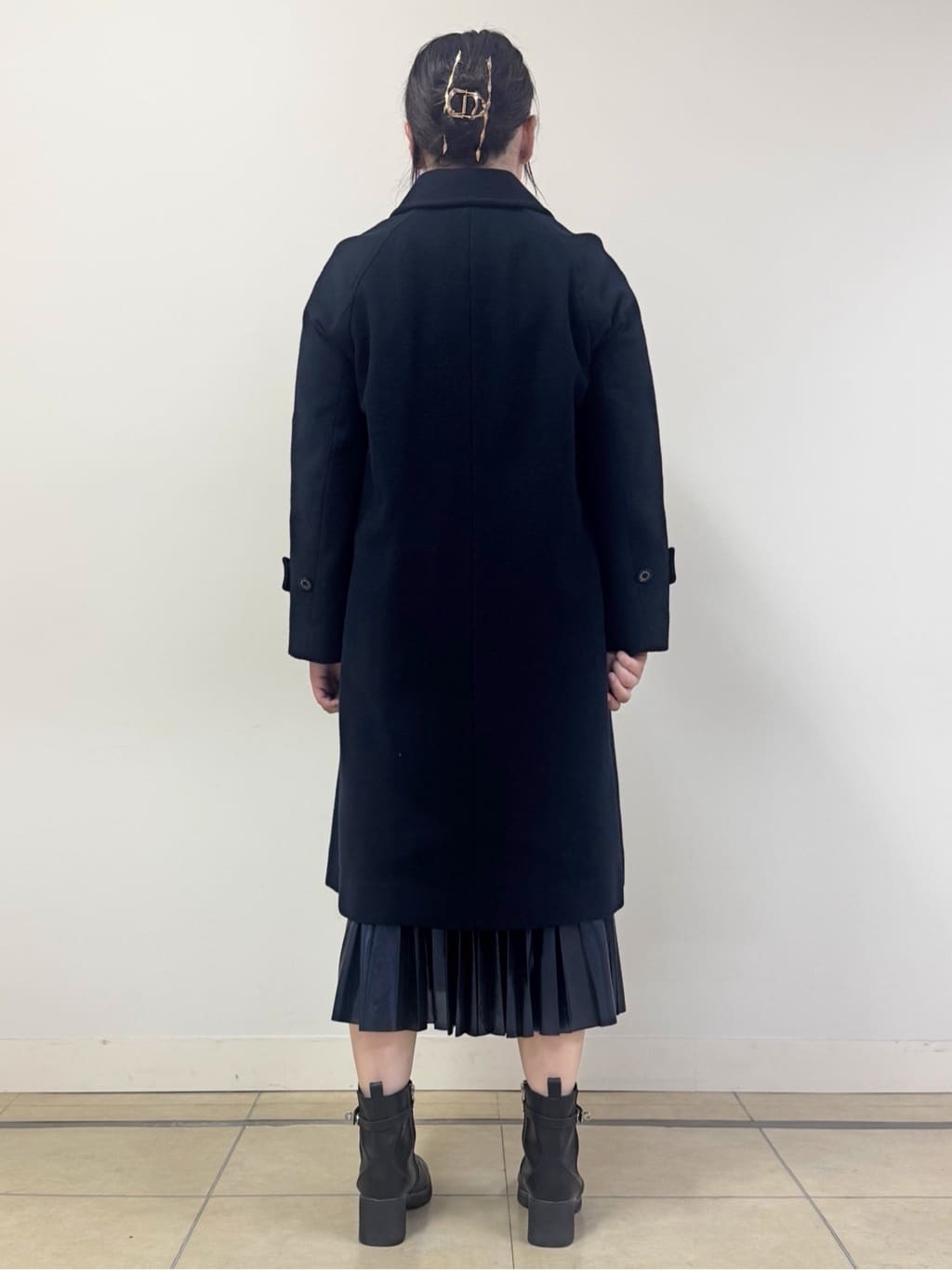 なかもとあきさんの「DRESSTERIOR｜◆【洗える/ストレッチ性/オンオフ】箔プリントプリーツスカート」を使ったコーディネート
