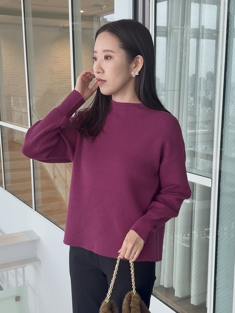 teiさんの「Couture brooch｜【ゆるふわ・通勤】リッシュアンゴラ バックパール調ニット」を使ったコーディネート