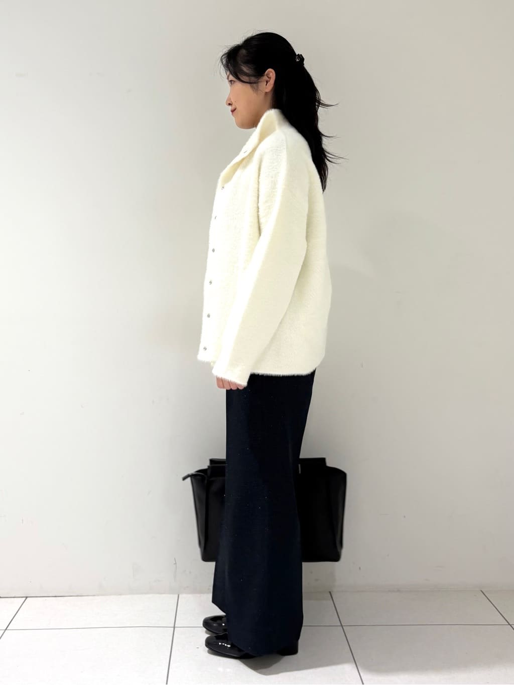 momokoさんの「INDIVI｜スタンドネック シャギーモールニット」を使ったコーディネート