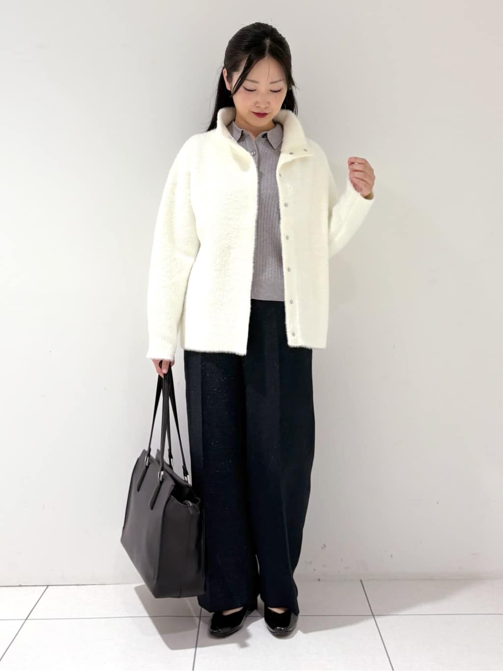 momokoさんの「INDIVI｜スタンドネック シャギーモールニット」を使ったコーディネート
