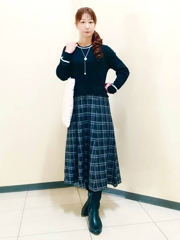 花さんの「Reflect｜【コートインでもすっきり◎】チェック柄ニットドッキングワンピース」を使ったコーディネート