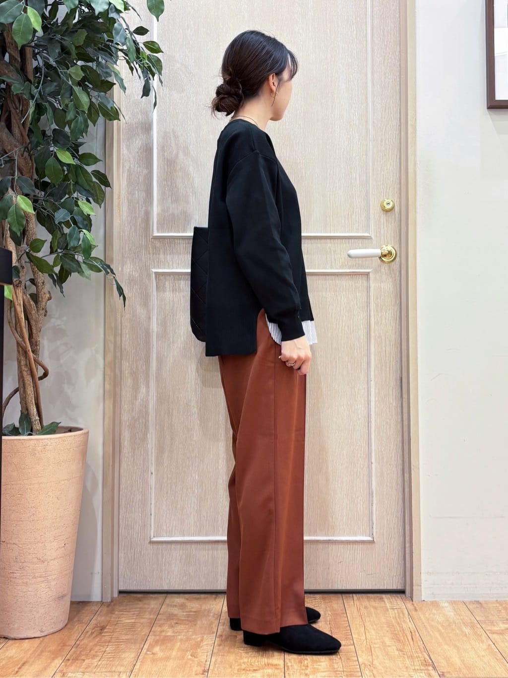 なみさんの「SHOO･LA･RUE｜【洗濯機可/S-LL/高レビュー】上品シルエットで美しい イージーワイドパンツ」を使ったコーディネート
