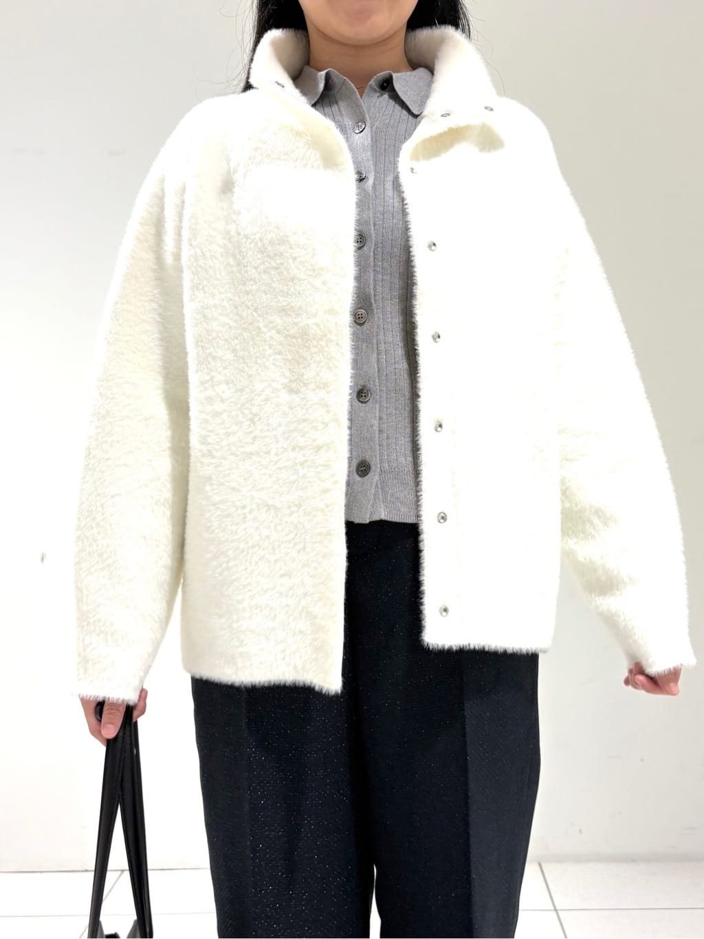 momokoさんの「INDIVI｜スタンドネック シャギーモールニット」を使ったコーディネート