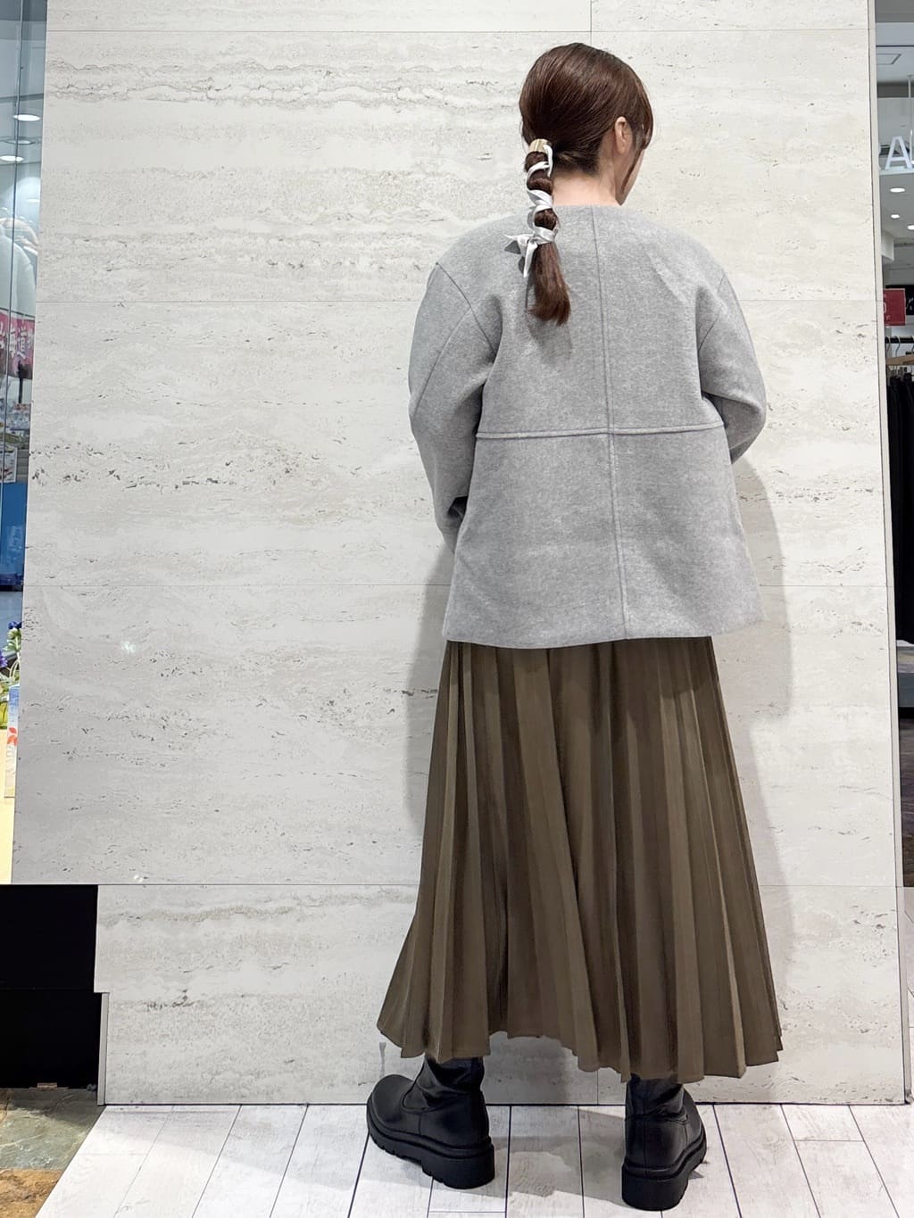 かほさんの「OPAQUE.CLIP｜フェイクスウェードプリーツスカート【静電気防止加工／洗濯機OK】」を使ったコーディネート