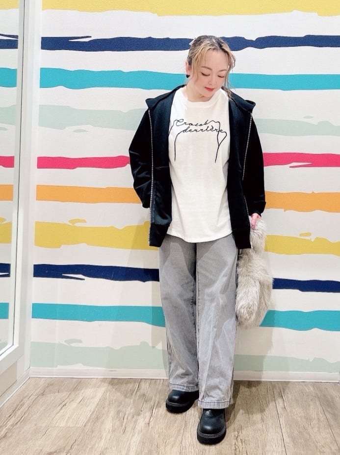 Peeさんの「SHOO･LA･RUE｜ラメ入りファートートバッグ」を使ったコーディネート
