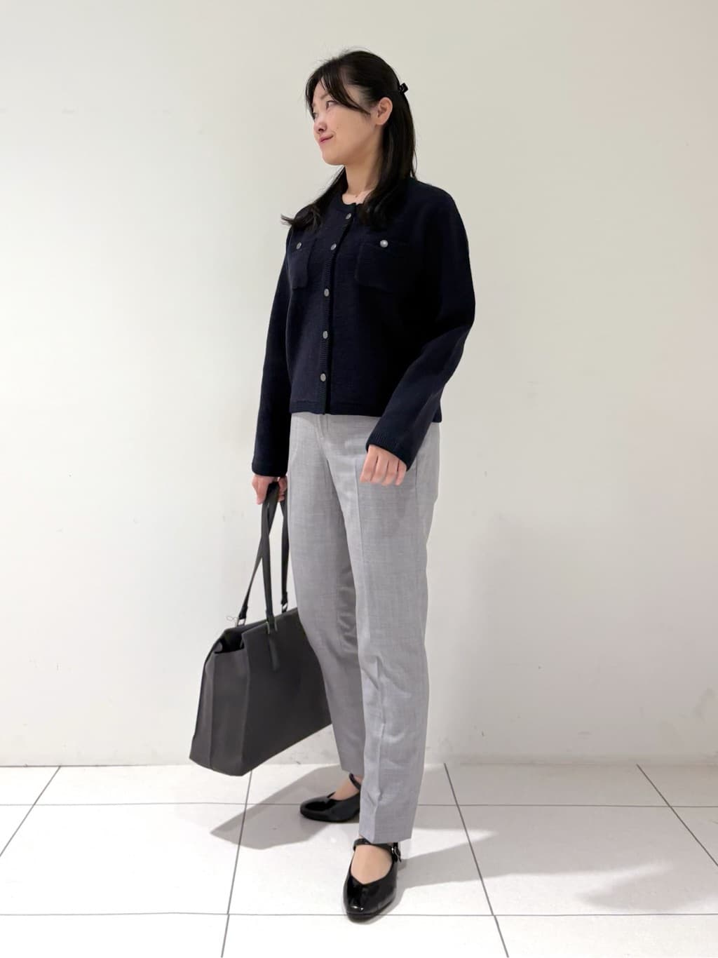 momokoさんの「INDIVI｜【ミニブークレ素材】ジャケットライクカーディガン」を使ったコーディネート