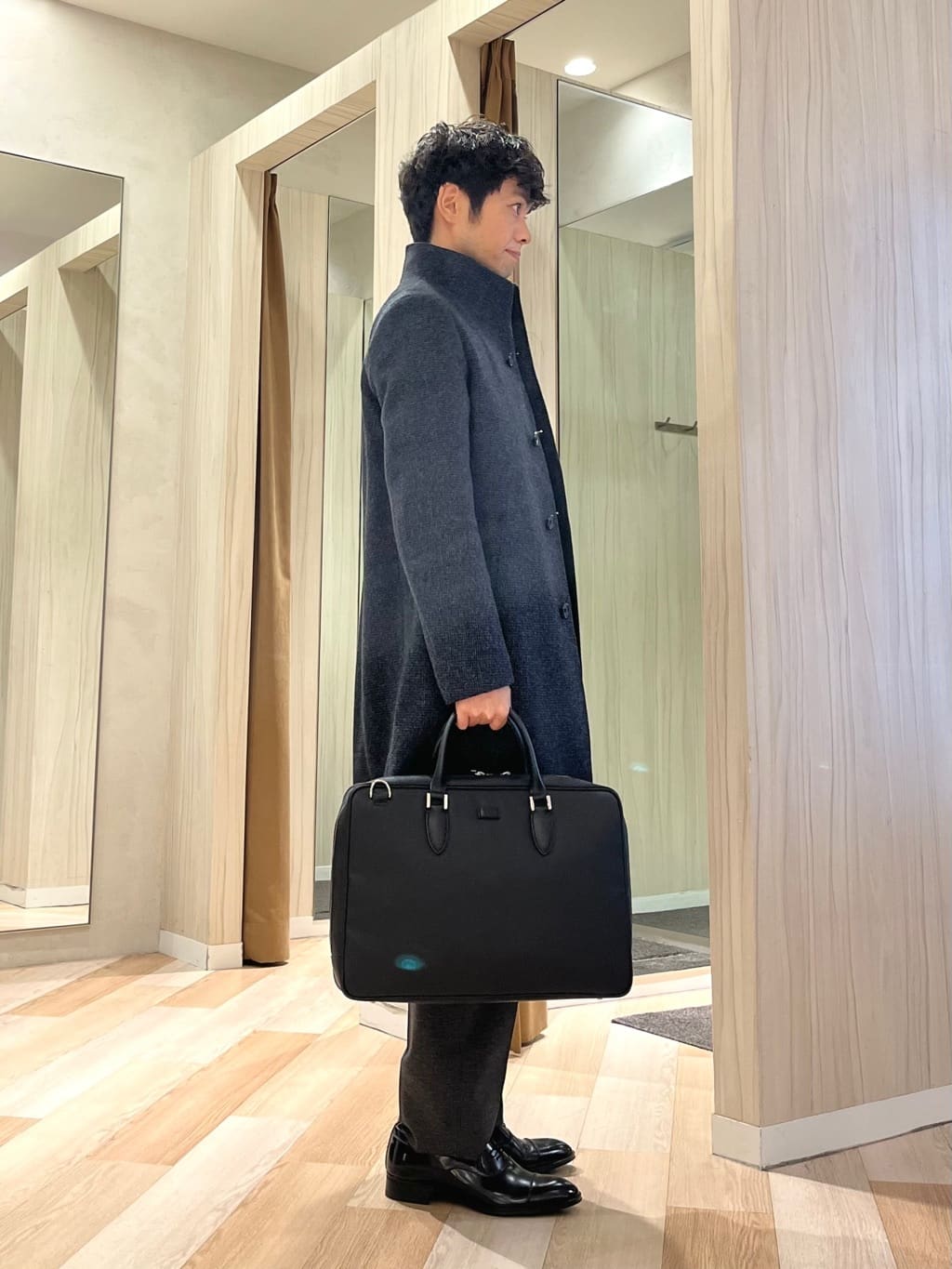 URAさんの「TAKEO KIKUCHI｜カシミヤブレンド ビーバー調ピンヘッドスタンドカラーコート」を使ったコーディネート